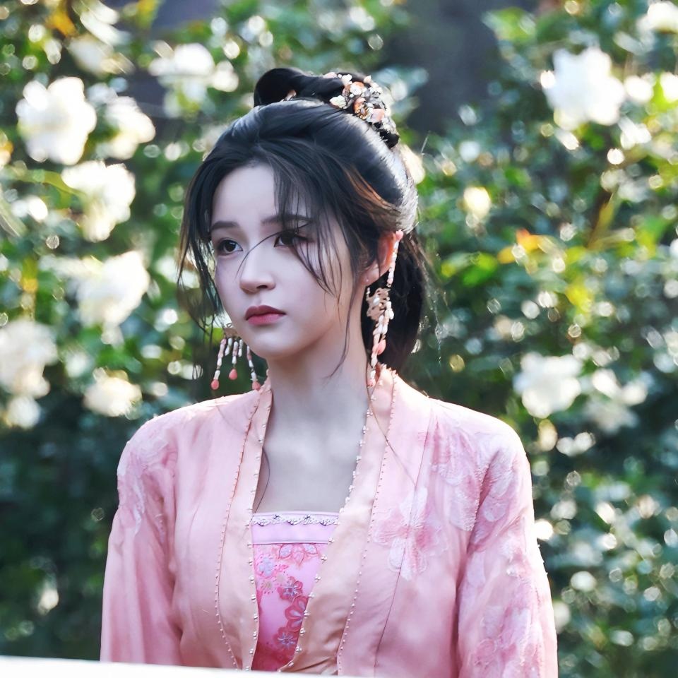 郭敬明新戏《月鳞绮纪》开机 饶嘉迪挑梁女二