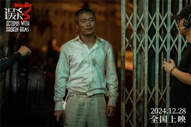 电影《误杀3》发布“唯真不破”制作特辑，真打真爆真感受