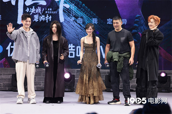 《异人之下2》首映 王影璐公主抱文淇、彭昱畅