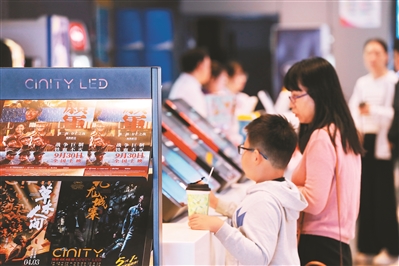 解读2024年电影观众偏好——新兴观影力量推动市场变化（深观察）