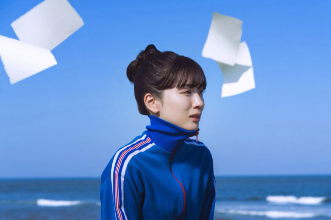 《写写画画》曝剧照 大泉洋用竹剑直指永野芽郁