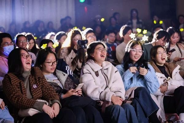 我们问了13个大学生：为什么要讲脱口秀